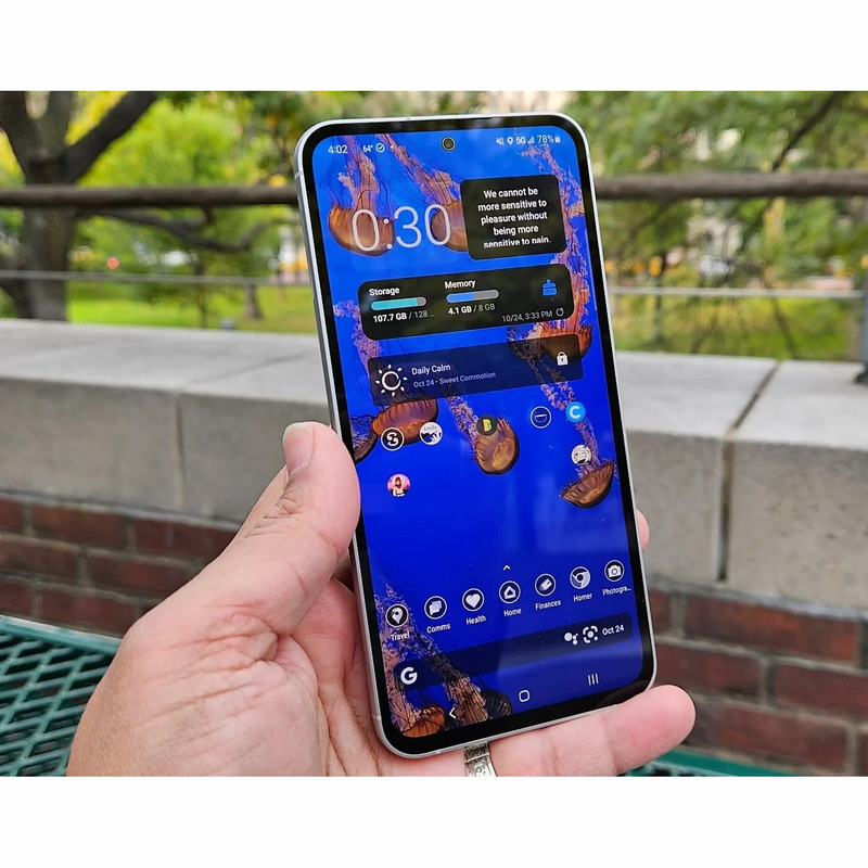 گوشی موبایل سامسونگ مدل Galaxy S23 FE دو سیم کارت ظرفیت 128 گیگابایت و رم 8 گیگابایت به همراه شارژر سامسونگ - ویتنام