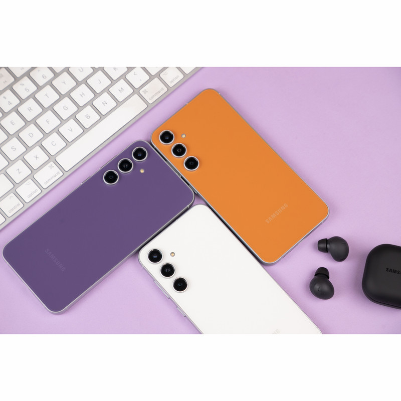 گوشی موبایل سامسونگ مدل Galaxy S23 FE دو سیم کارت ظرفیت 256 گیگابایت و رم 8 گیگابایت به همراه شارژر 25وات سامسونگ