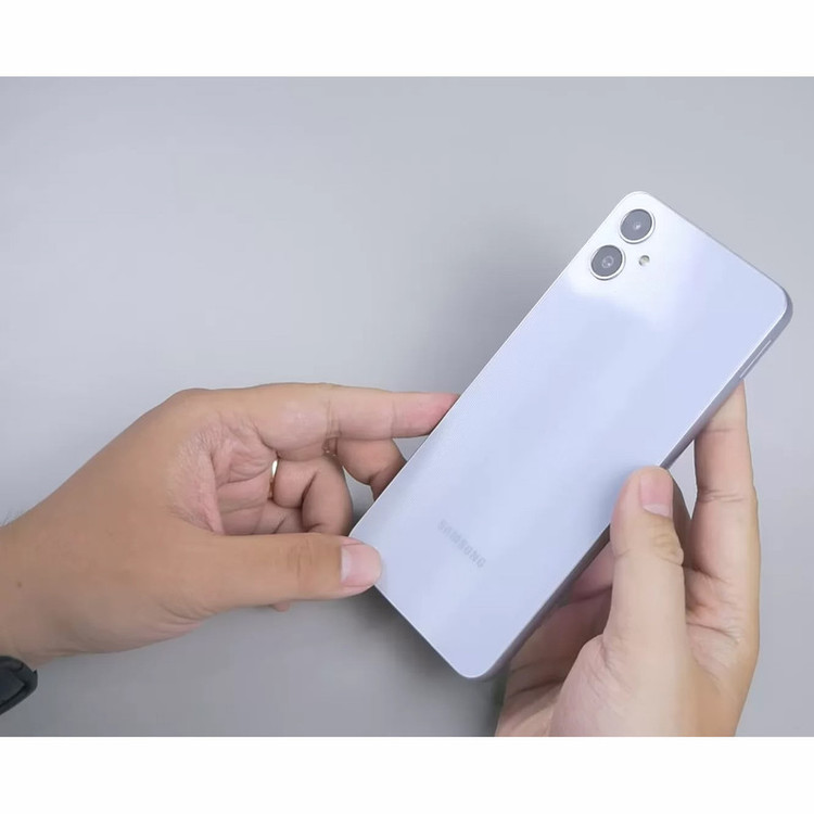 گوشی موبایل سامسونگ مدل Galaxy A05 دو سیم کارت ظرفیت 128 گیگابایت و رم 6 گیگابایت به همراه شارژر 15وات سامسونگ